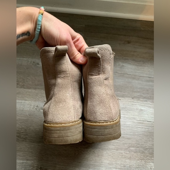 Cliffs Booties Chelsea Boots Tan Nude Beige Comfy Boots Size 7 M - Picture 6 of 16